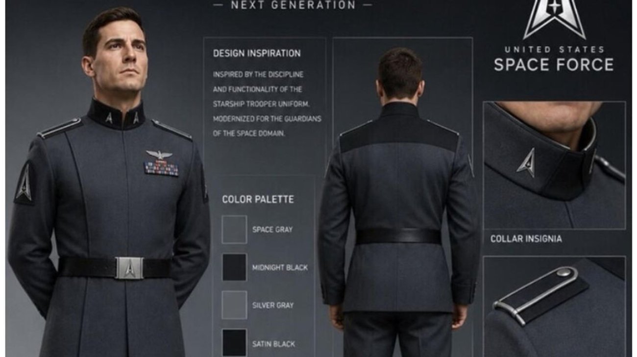 Trump revela uniforme espacial y redes lo comparan con traje nazi