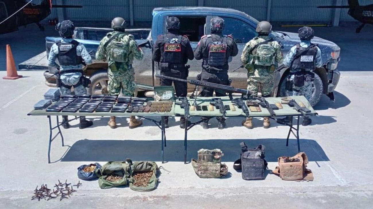 Decomisan arsenal tras persecución de civiles armados en Parás