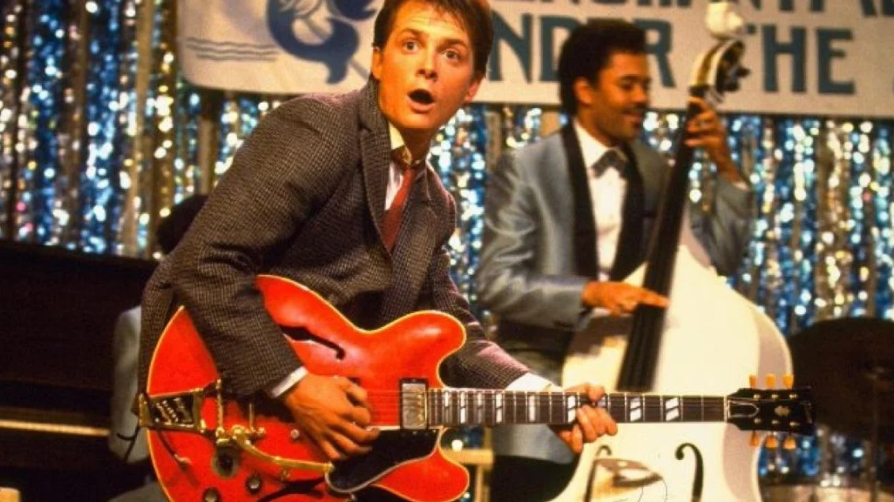 Buscan icónica guitarra que tocó Marty Mcfly en Volver al Futuro