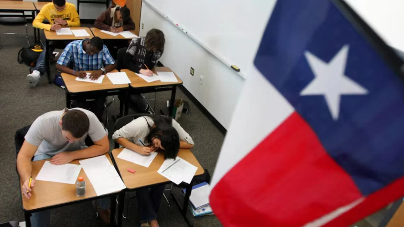 Texas invalida que alumnos indocumentados paguen como residentes