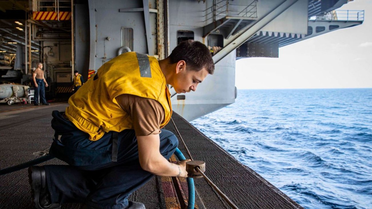 Llega portaaviones nuclear de EUA a Medio Oriente por Irán