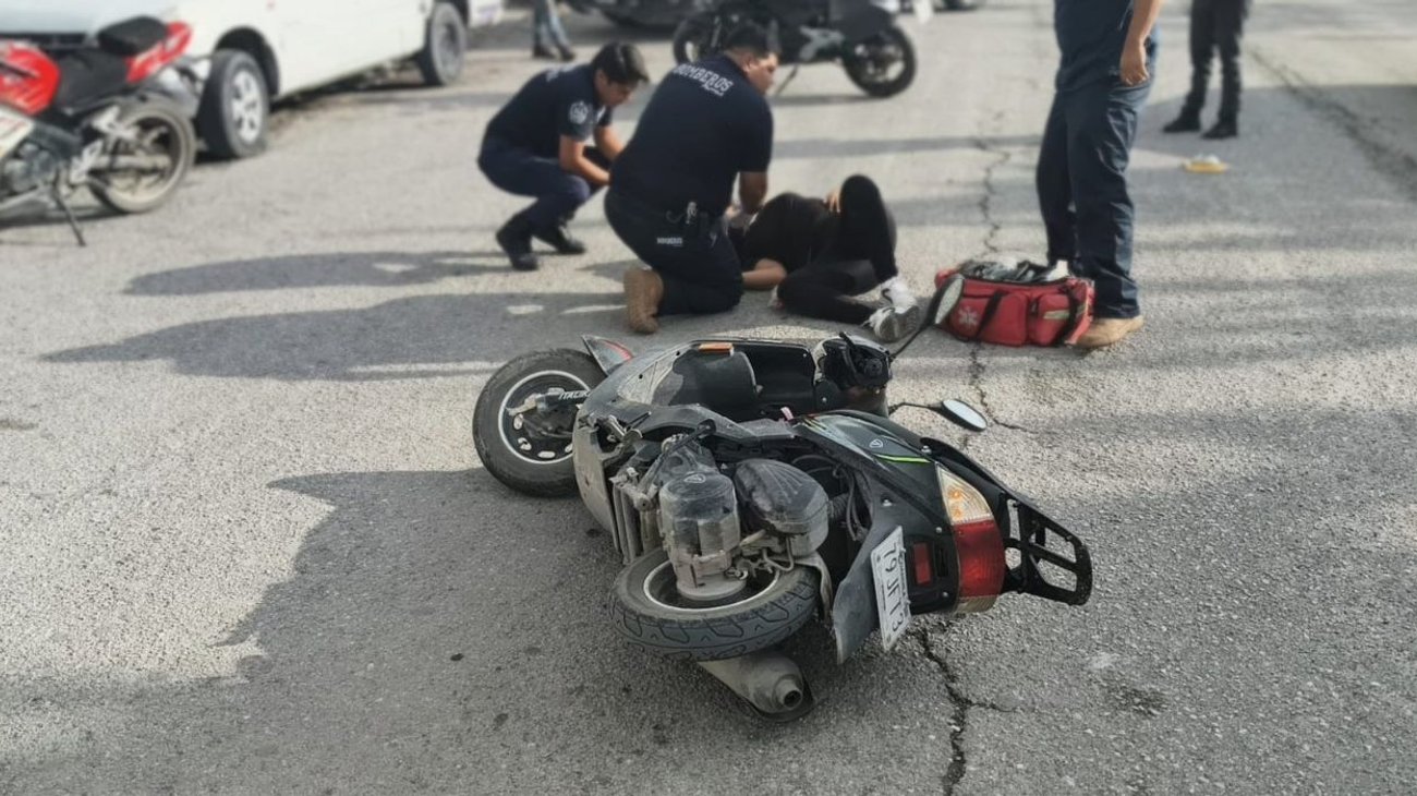 Perro se atraviesa a motocicleta y provoca accidente en Parras
