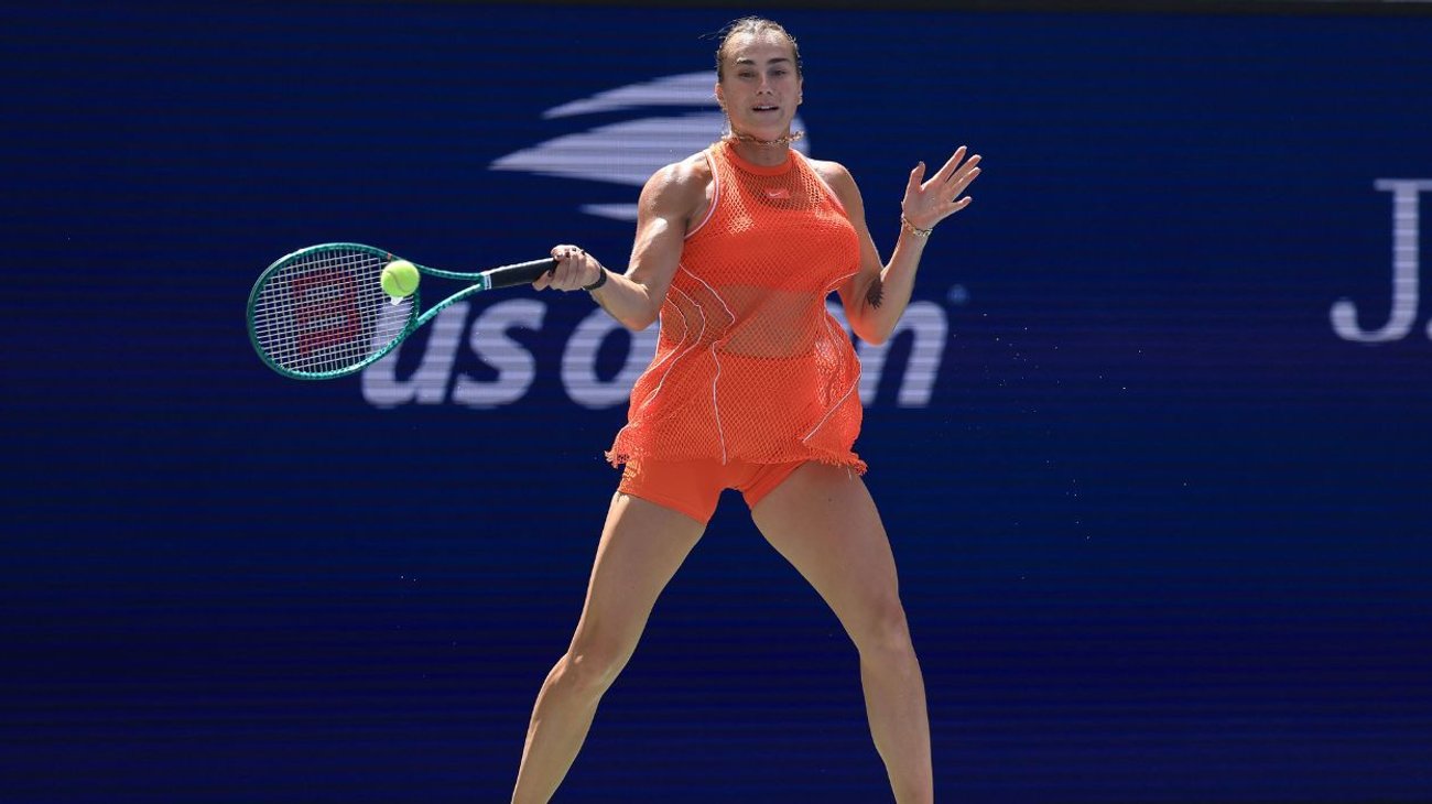 Sabalenka avanza en el US Open tras quejarse por humo