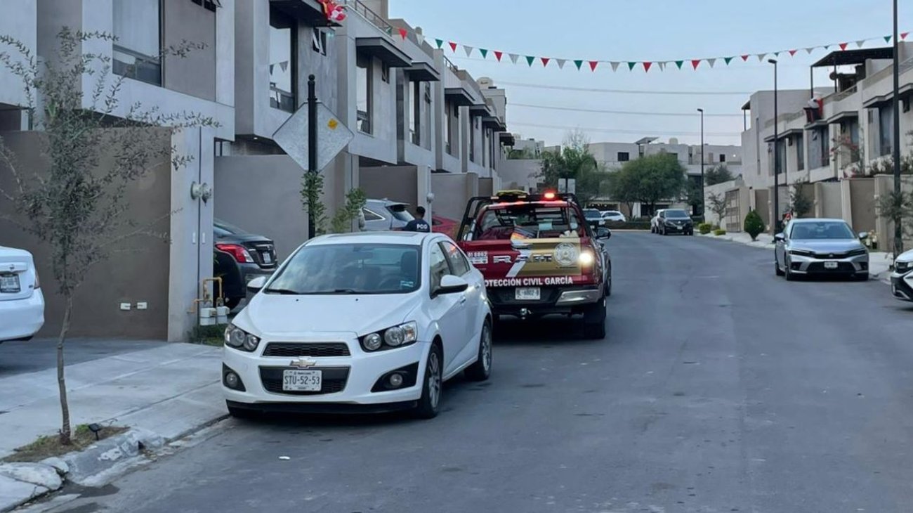 Moviliza bebé atrapado en camioneta en García