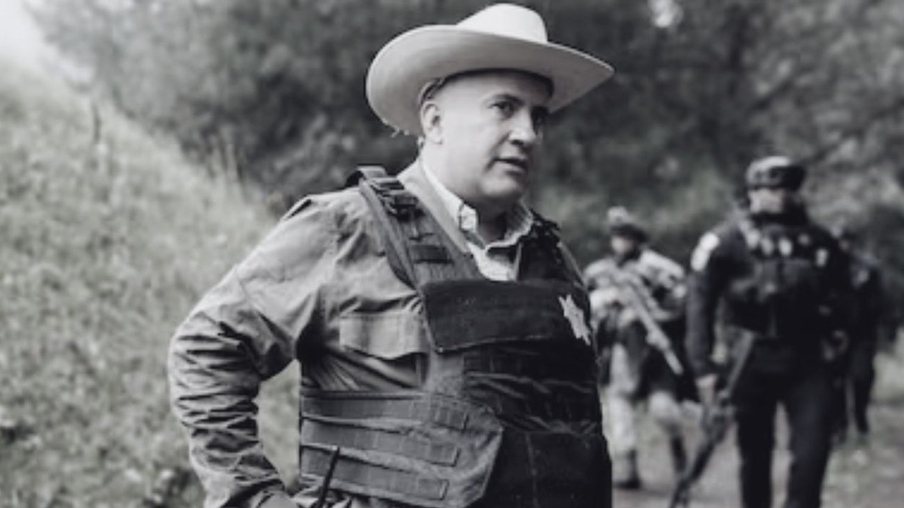 Asesino de Carlos Manzo murió por un tiro con su propia arma