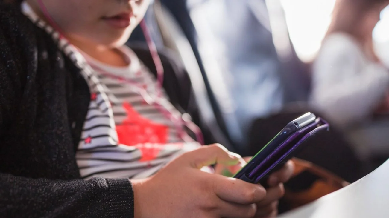 Engañan a niña en 'Roblox' y fingen su secuestro a padres