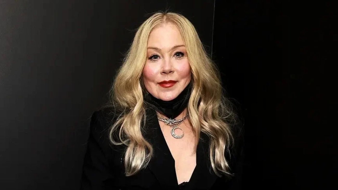 Christina Applegate revela error en su diagnóstico de esclerosis