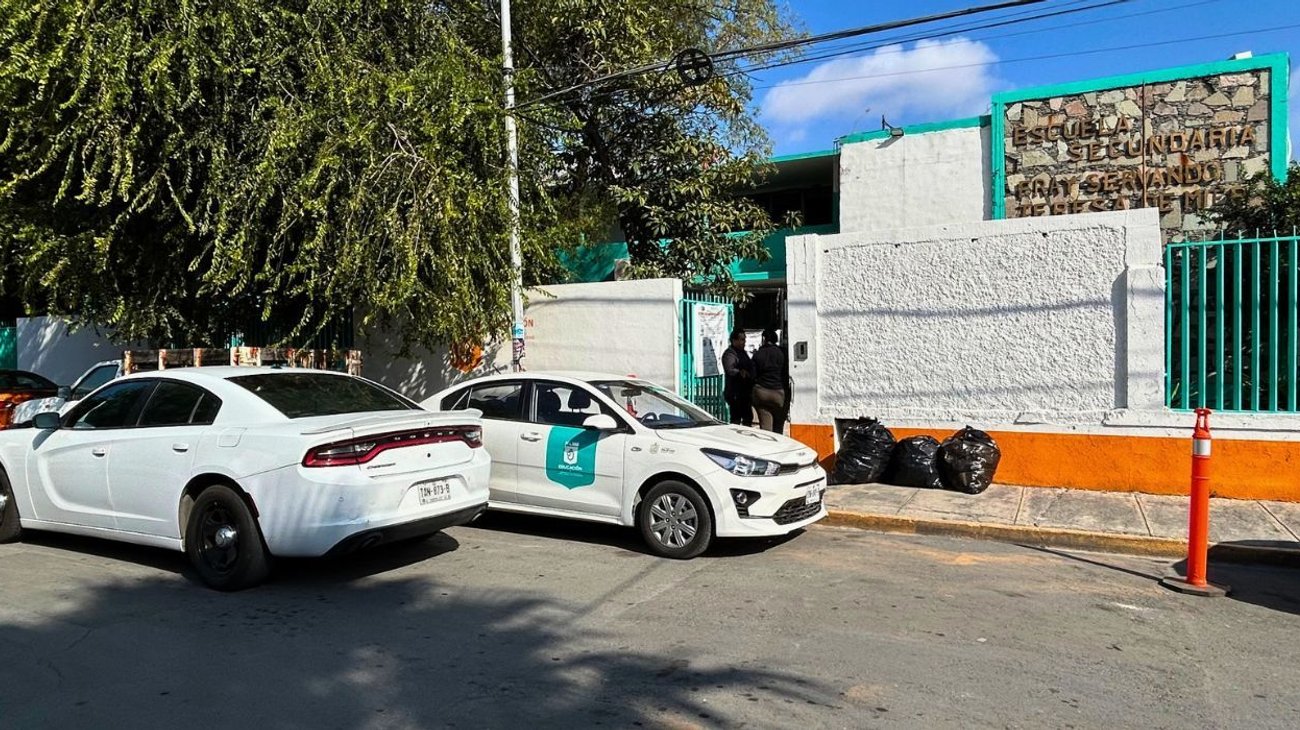 Hospitalizan a dos estudiantes tras presuntamente ingerir cristal