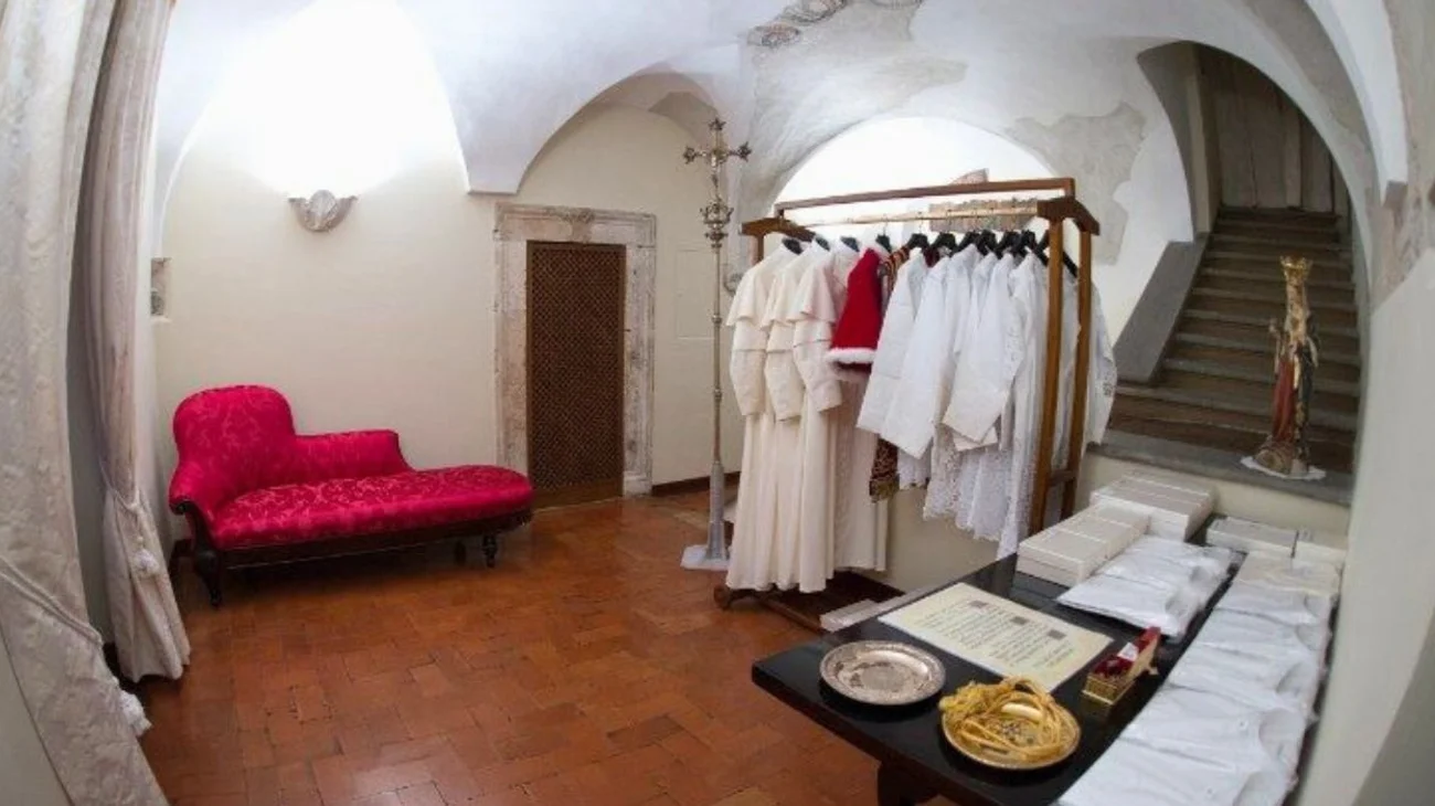 El nuevo papa, a la Sala de las Lágrimas antes de salir al balcón