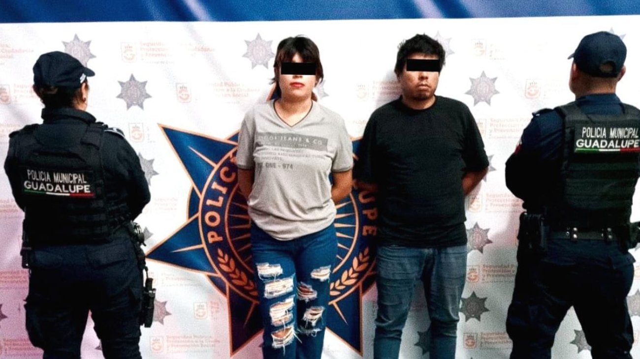 Pareja es captada in fraganti robando cosméticos en Guadalupe