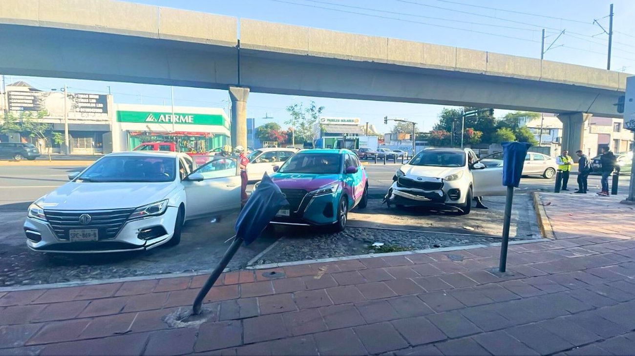 Conductoras protagonizan choque de crucero en Av. Colón