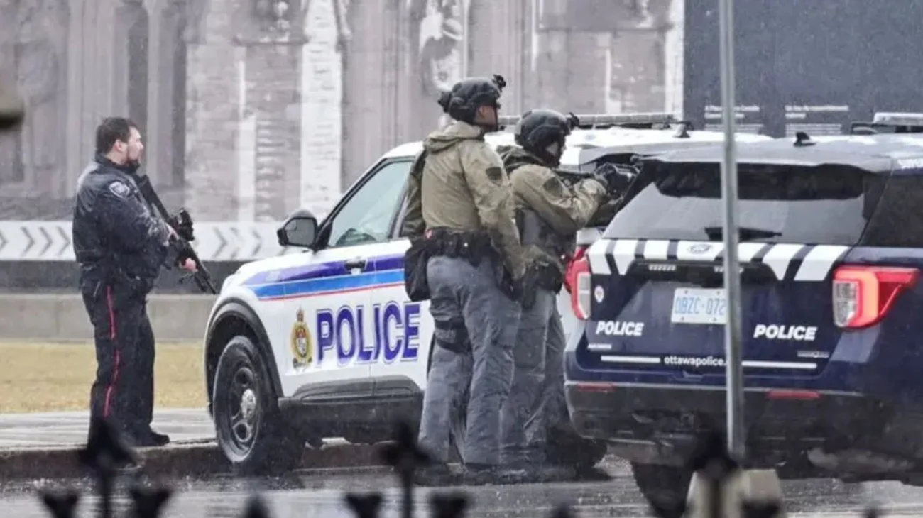 Evacuan parlamento de Ottawa por hombre atrincherado