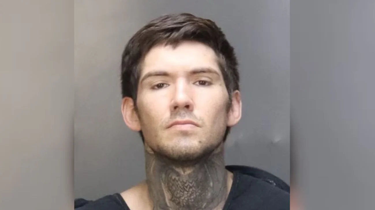 Hombre derrama sopa caliente en su novia porque hablaba demasiado