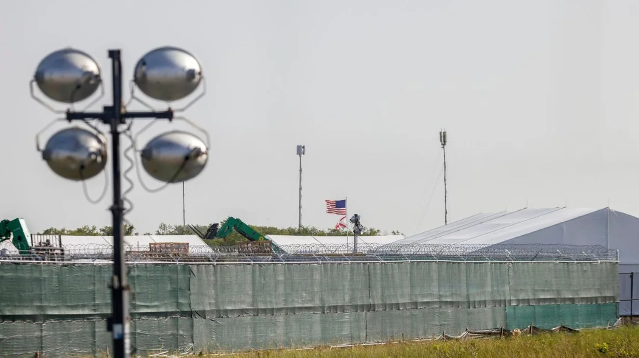 Cónsul entrevistó a más de 30 mexicanos en 'Alligator Alcatraz'