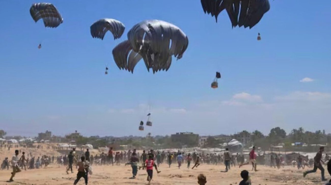 Un muerto en Gaza al caerle ayuda lanzada desde un avión