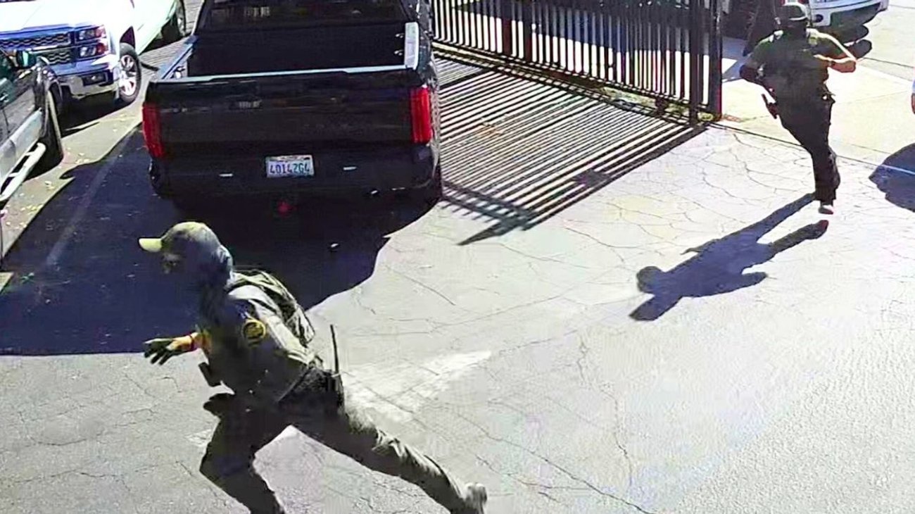 Agentes del ICE irrumpen en una iglesia y corretean a feligreses