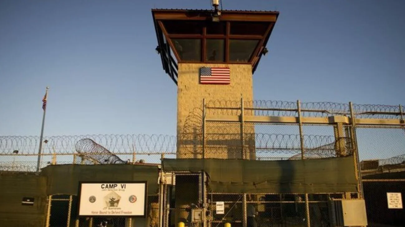 Estados Unidos envía a primeros migrantes detenidos a Guantánamo