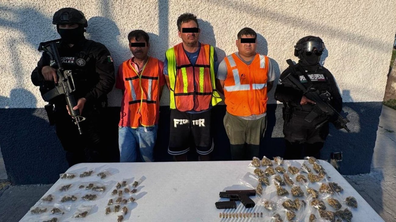 Detienen a tres con droga y un arma de fuego en Monterrey