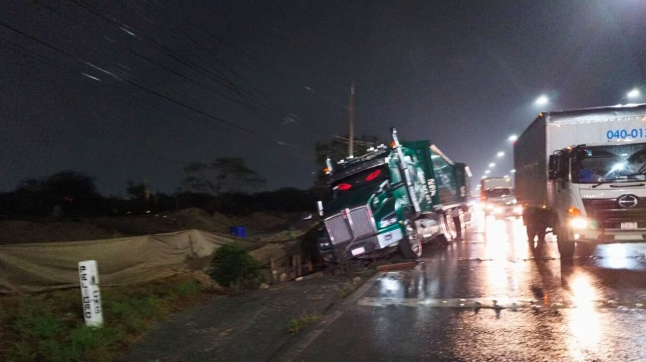 Maniobras por accidente se prolongan más de seis horas