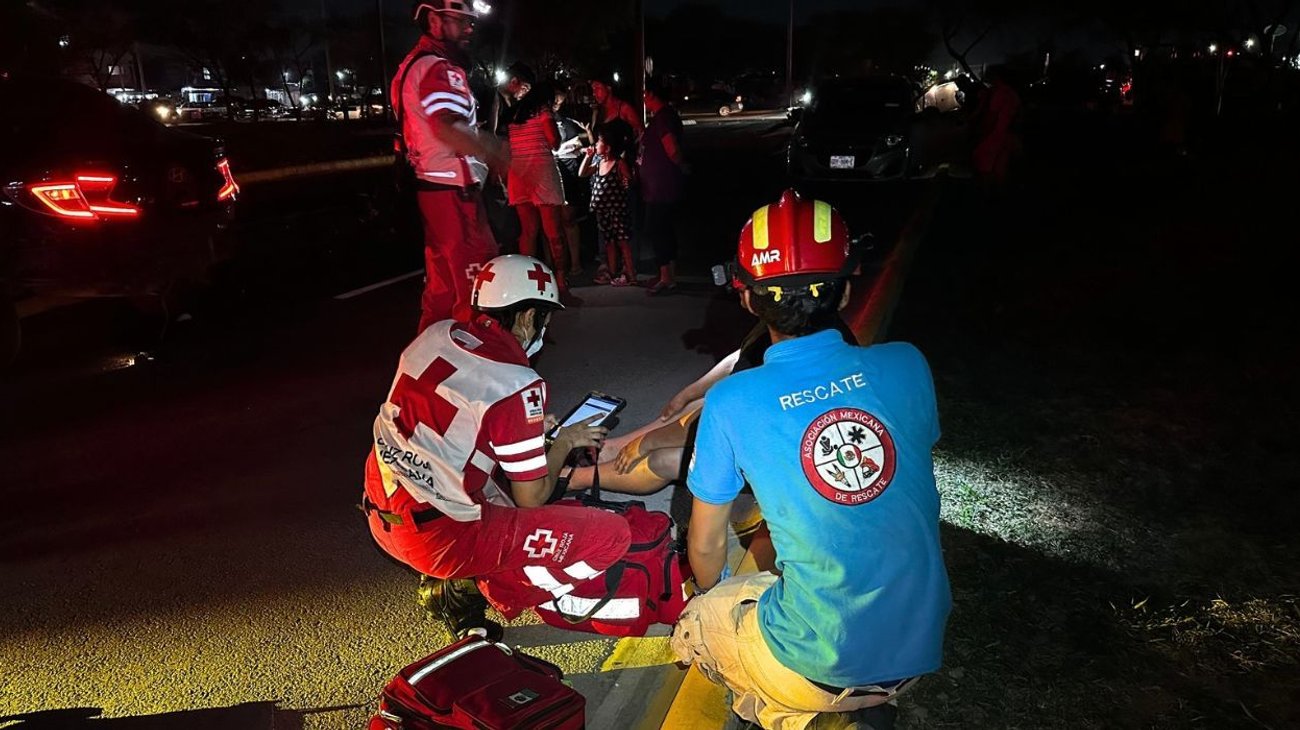 Volcadura deja a conductor lesionado en Escobedo