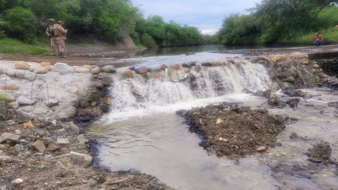 Derrame de hidrocarburo afecta cauce de agua dulce en Altamira