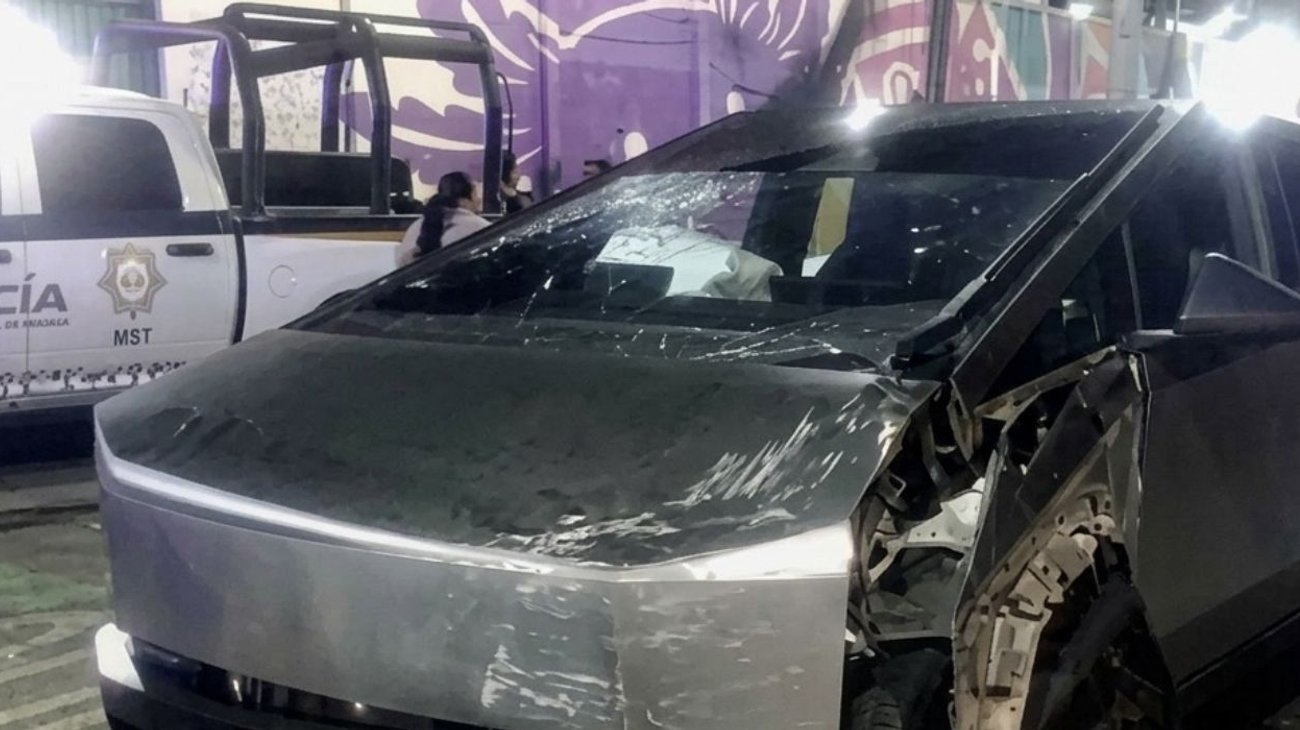 Camioneta provoca choque múltiple y deja dos heridos en Coyoacán