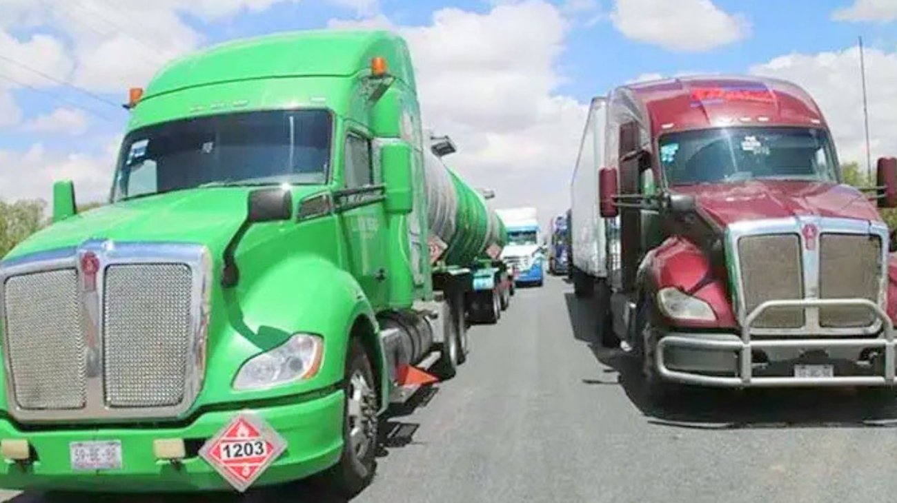 Transportistas de Nuevo León se unirán a paro nacional de AMOTAC