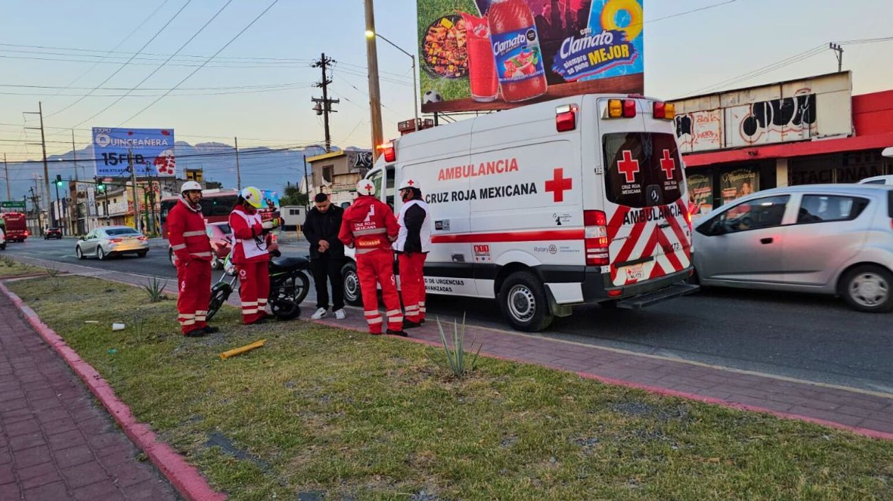 Motociclista lesionado tras derrapar en Av. Manuel L. Barragán