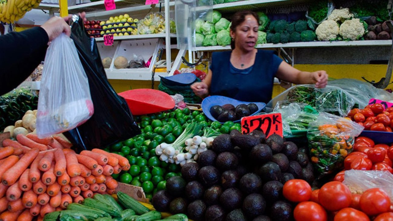 Cae actividad económica de México un 0.9 % interanual en agosto