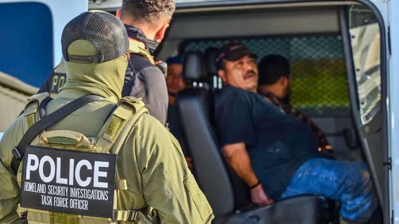 Trump presume cifra récord de expulsiones y detenciones migrantes