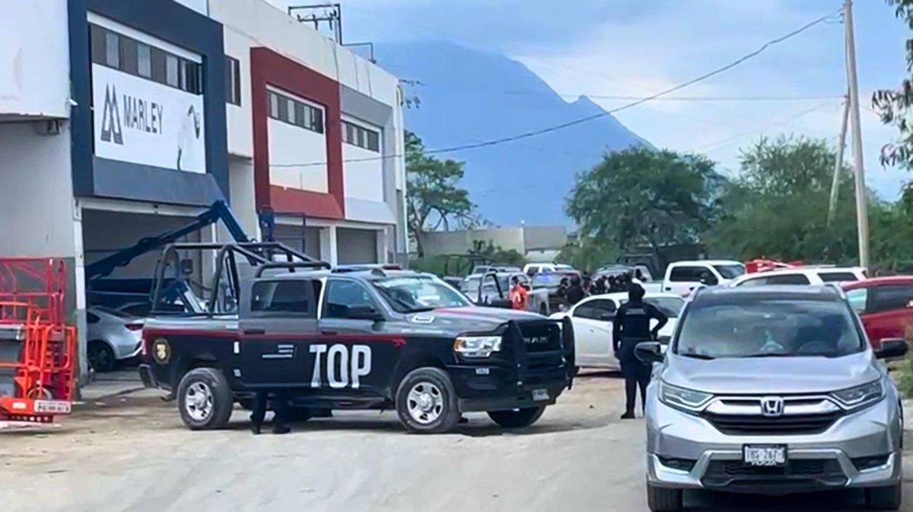 Catean autoridades bodega en parque industrial de Escobedo