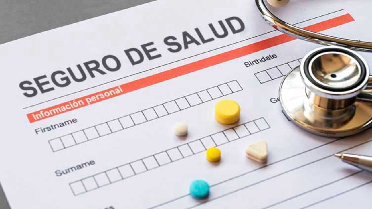 Reforma buscaría detener alzas en seguros de salud