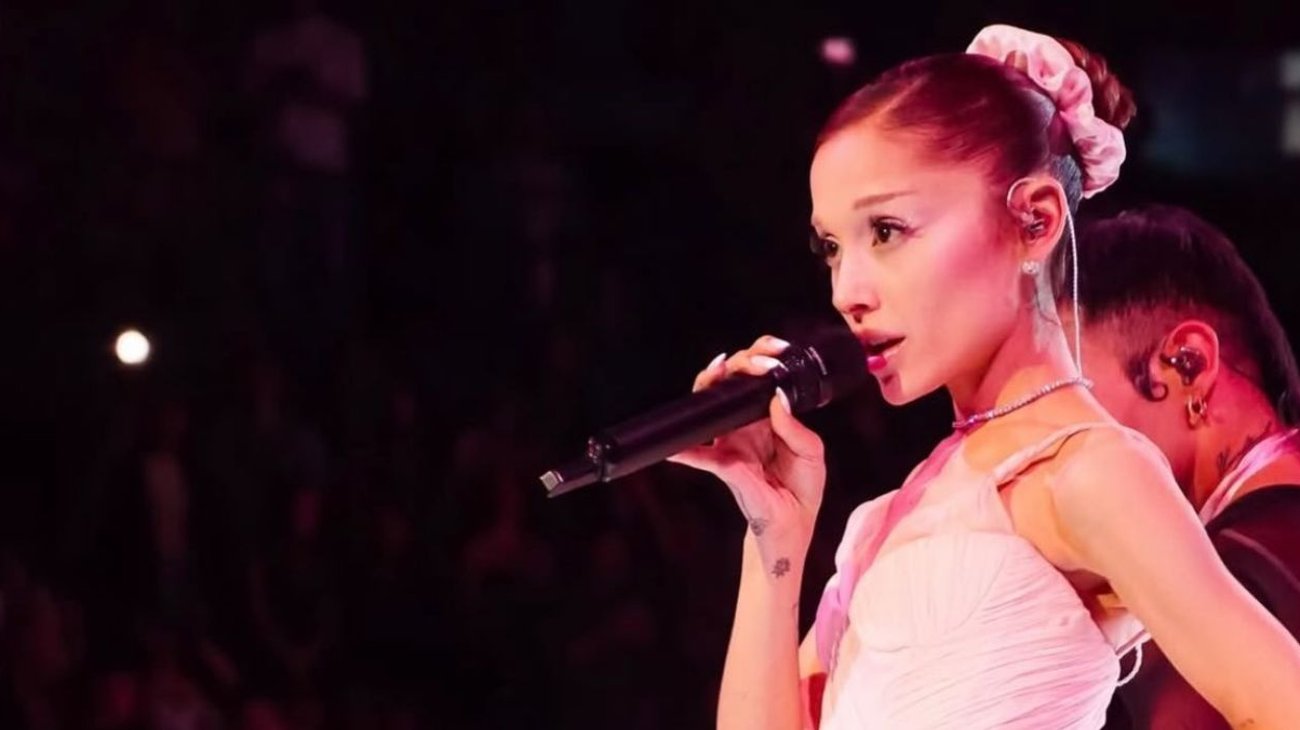 La crítica aplaude la fuerza de Ariana Grande en 'Petal'