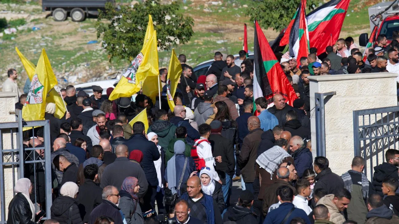 Libera Israel a 200 presos palestinos en intercambio con Hamás