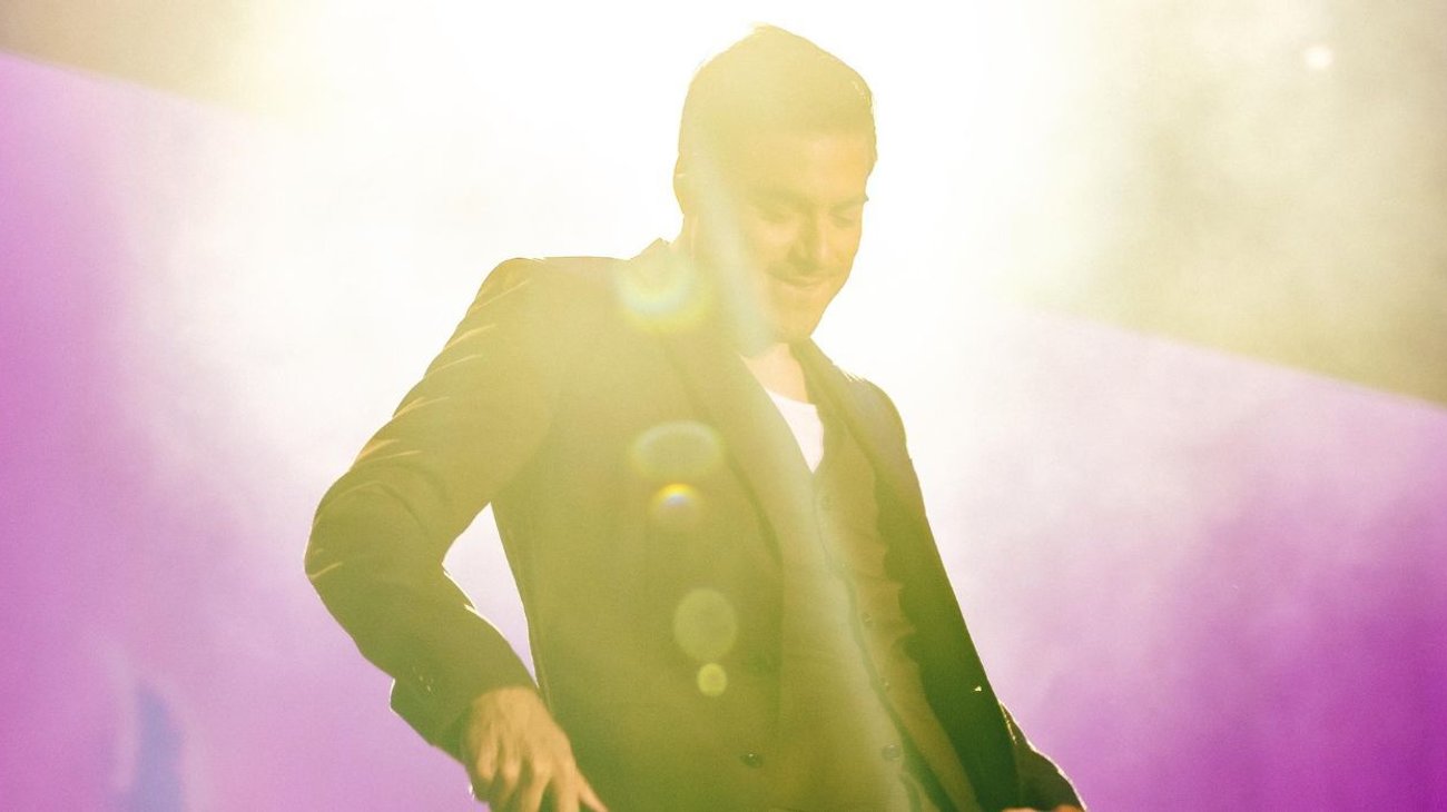 Pausa Carlos Rivera su gira por lesión en cuerdas vocales