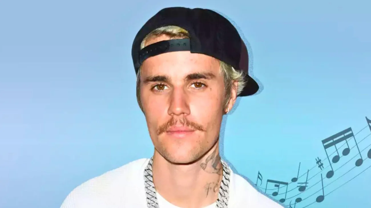 Justin Bieber lanza su disco SWAG y responde a los paparazzi