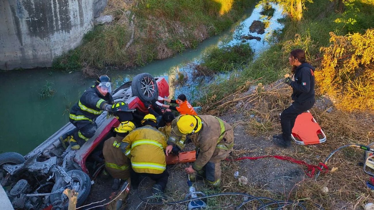 Vuelca vehículo en Cadereyta; hay tres lesionados