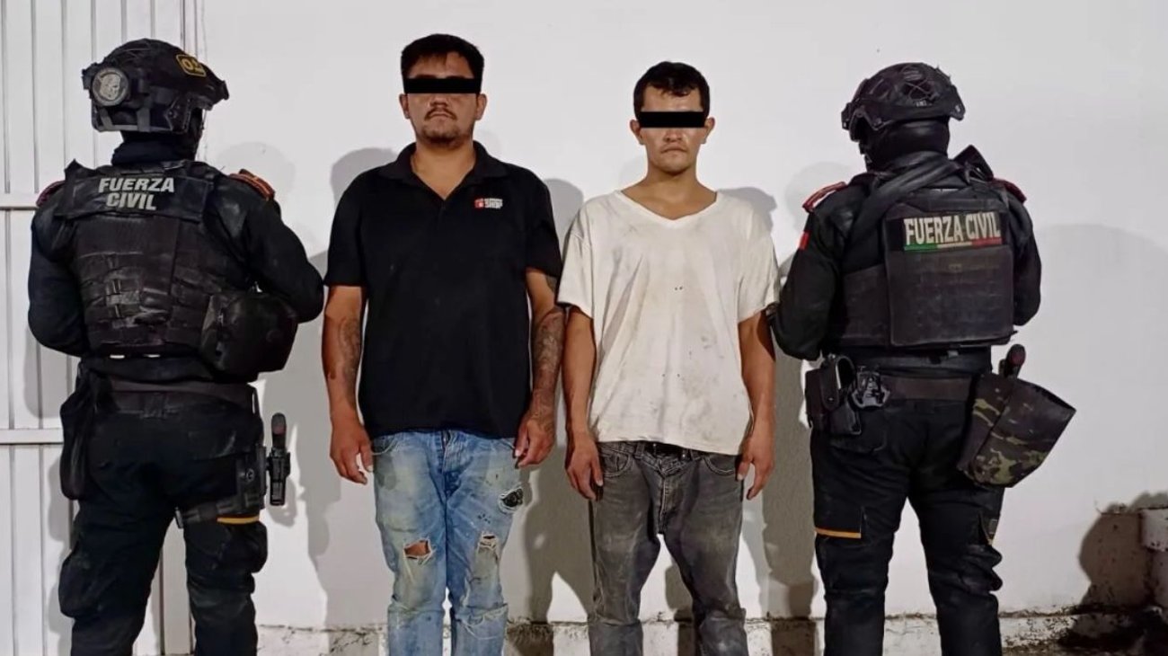 Detienen a dos hombres con equipo táctico en Linares