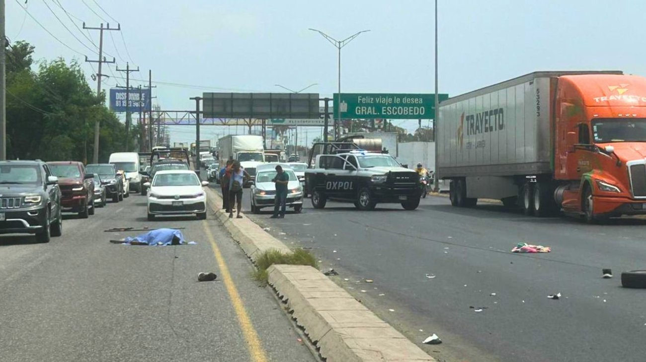 Muere hombre atropellado cuando cambiaba una llanta en Escobedo