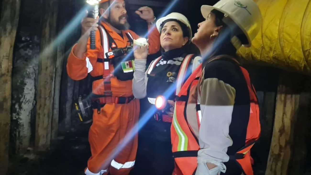 Realizan familiares recorrido en la mina 'El pinabete'