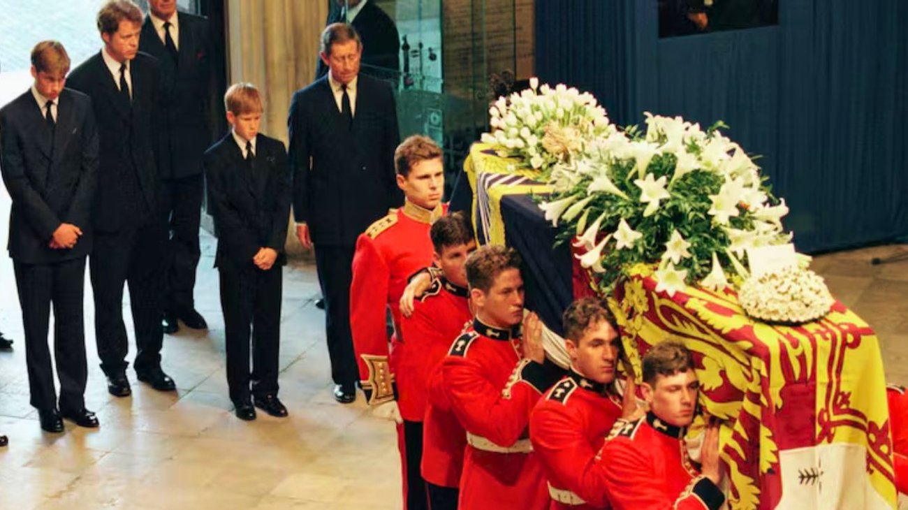 Spencer revela lo que dijo Carlos III tras morir Diana en 1997
