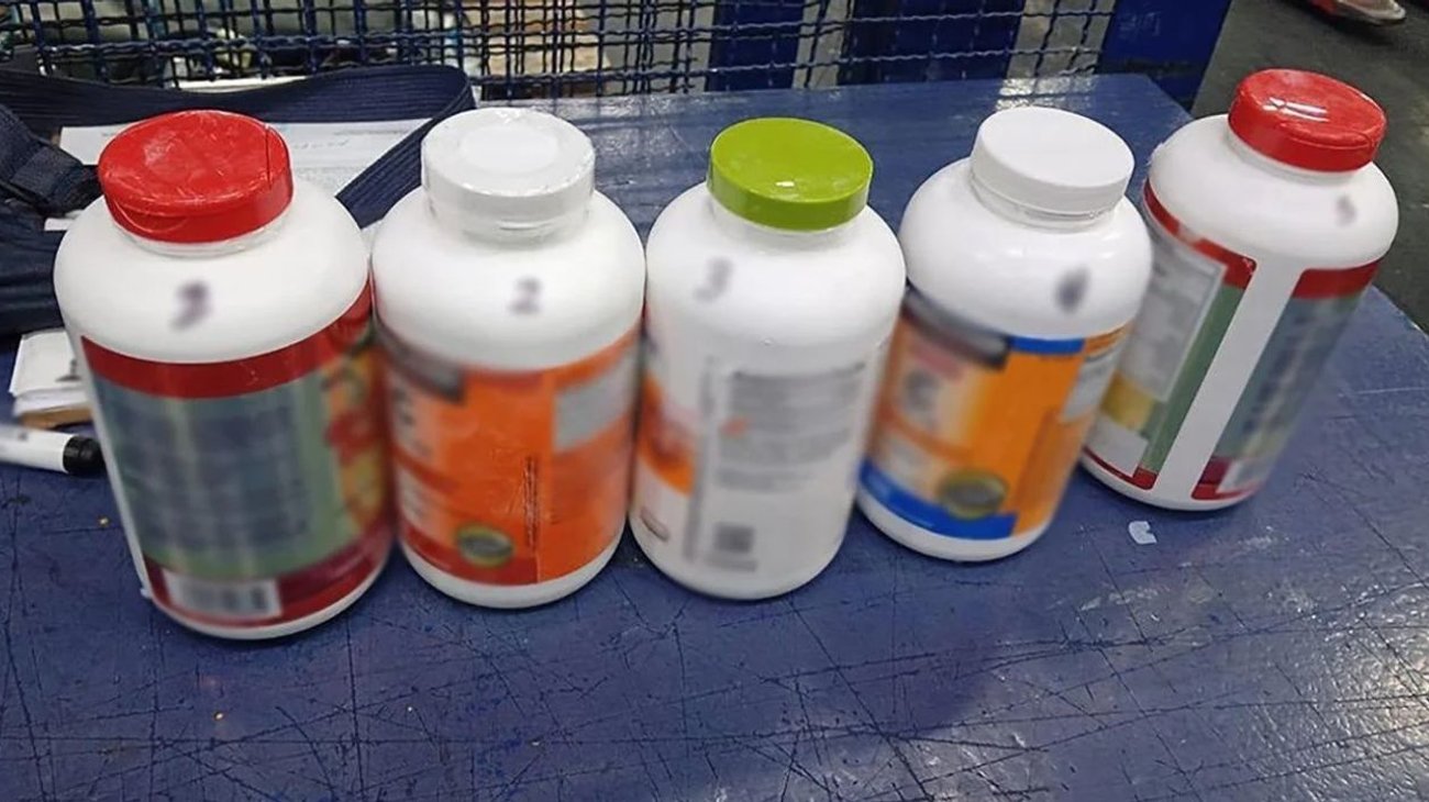 Aseguran miles de pastillas de opioides en la Terminal 1 del AICM