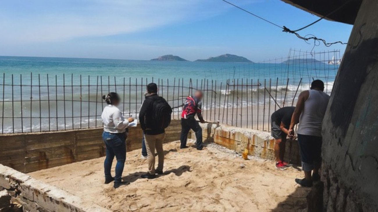 Clausuran obra y ordenan retiro de muro en Mazatlán