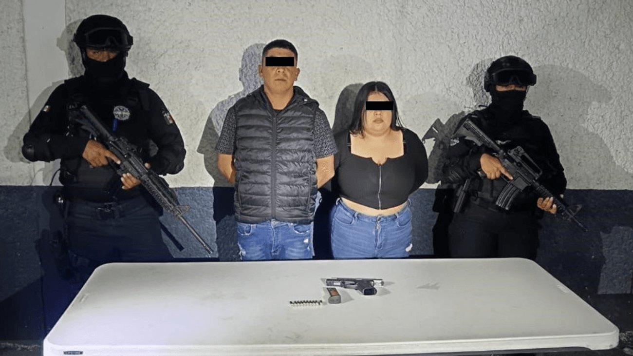 Cae pareja armada al circular a exceso de velocidad por Monterrey