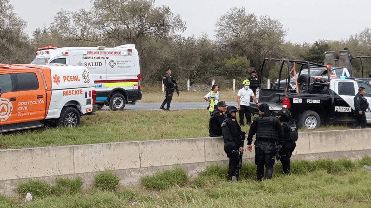 Patrulla de Fuerza Civil se vuelca sobre Anillo Vial