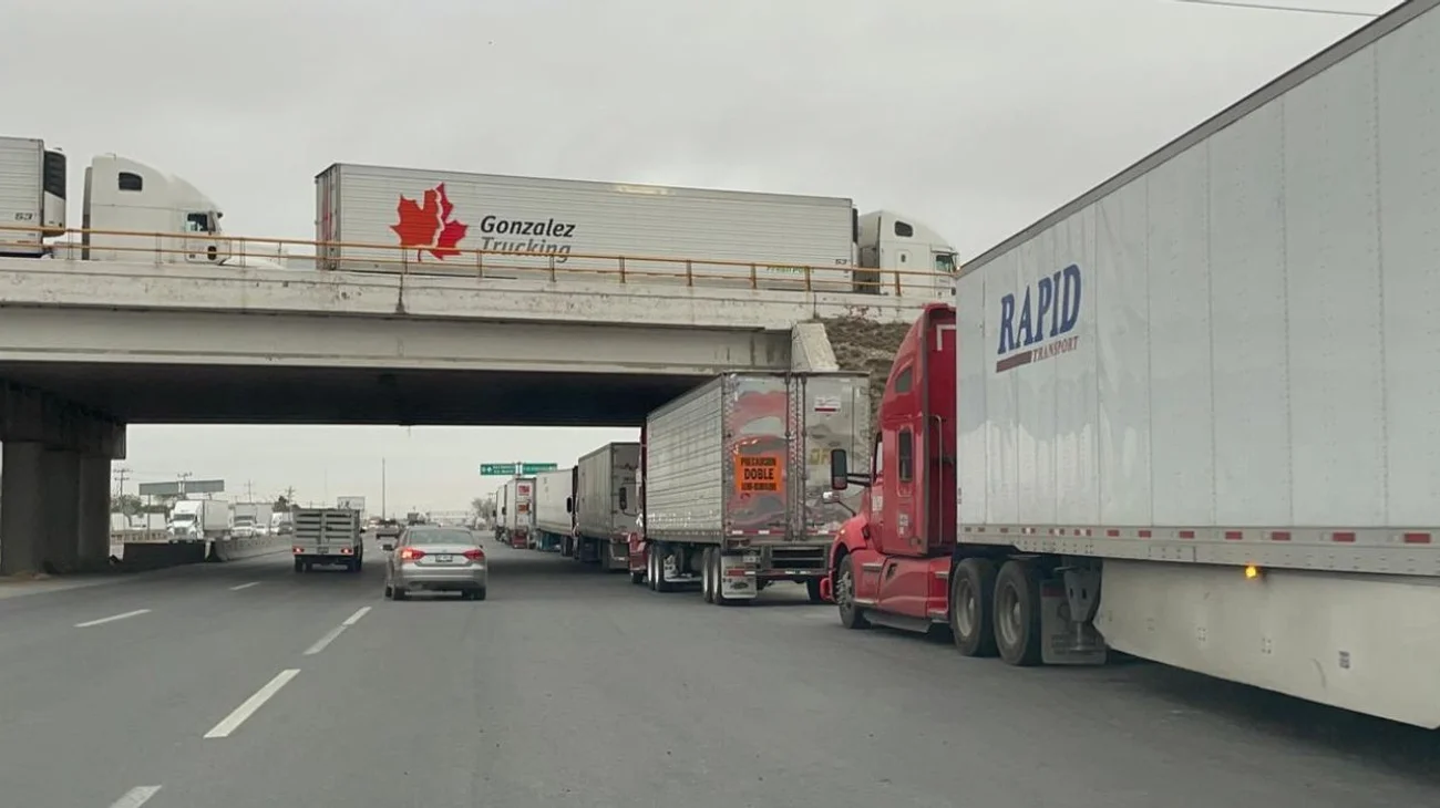 Retraso en sistema aduanero en el puente Reynosa-Pharr