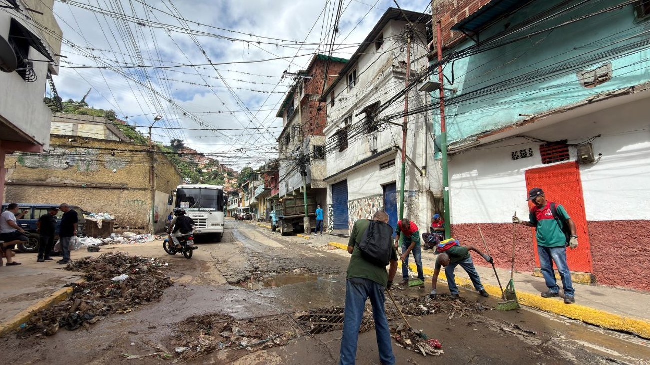Dejan lluvias 6 desaparecidos y daños en Venezuela