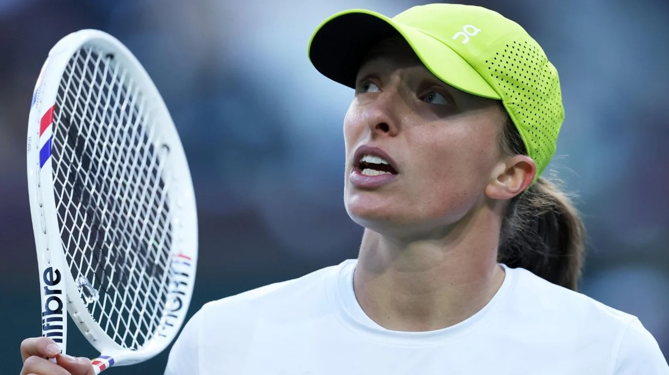 Tenista Iga Swiatek sufre el acoso de un aficionado en Miami