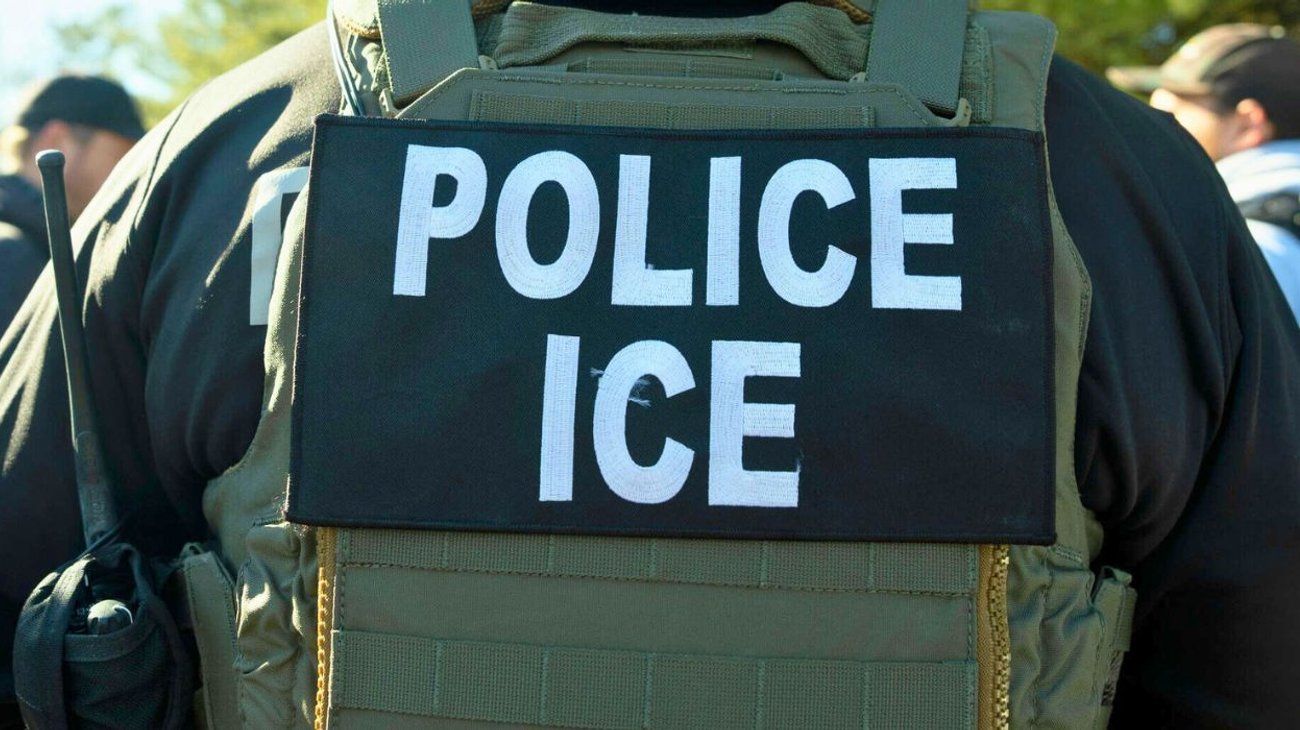 Envían más de cien agentes migratorios a base de San Francisco