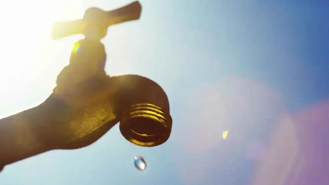 Vecinos sufren sin luz y sin agua en Monclova y Frontera